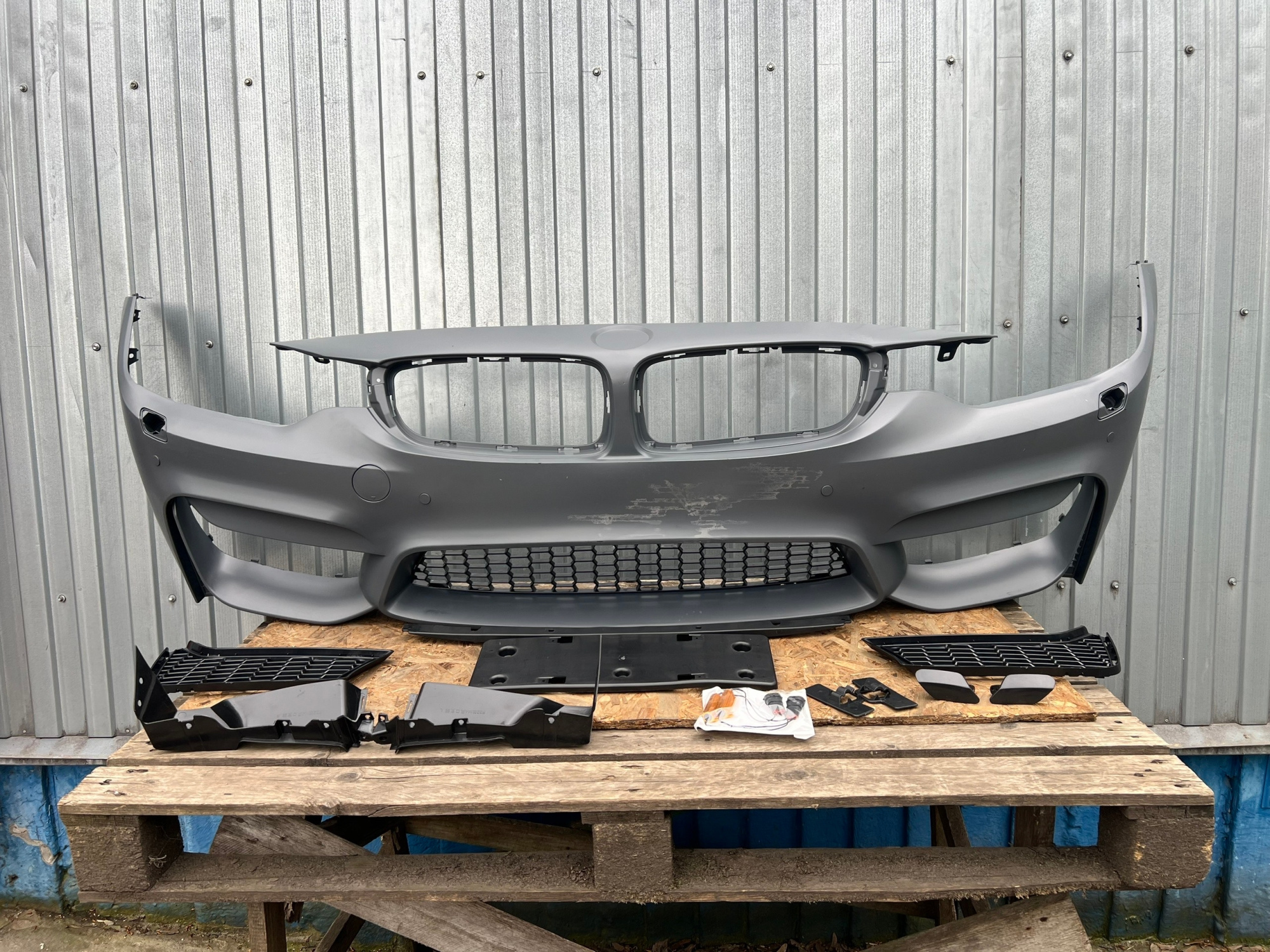 М бампер F32