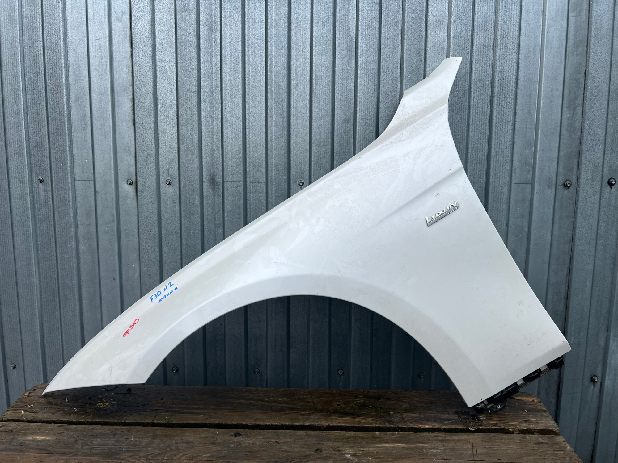 Крыло F30